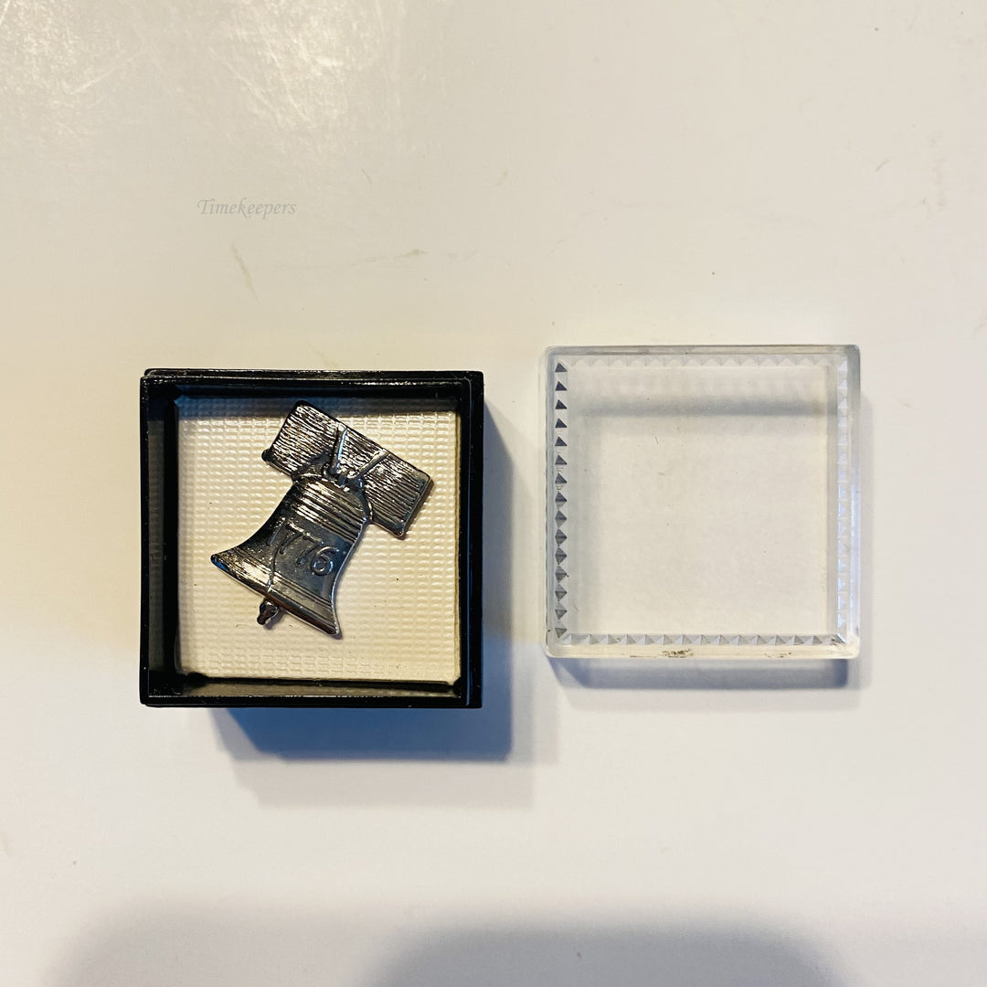 f601 Vintage Silver Tone Screw Back liberty Bell Tie Tack with chained Button Bar 1776