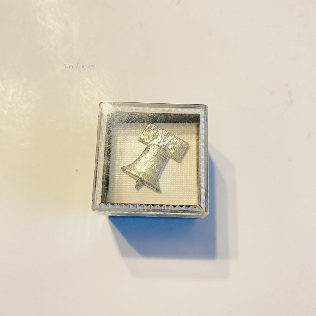 f601 Vintage Silver Tone Screw Back liberty Bell Tie Tack with chained Button Bar 1776