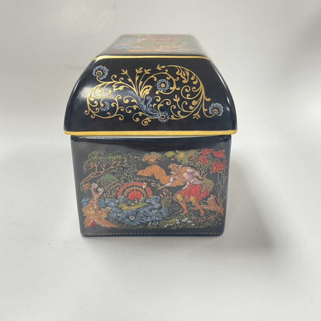 f641 Vintage USSR Porcelain Trinket Box Art Collectible Enchanted Princess Frog