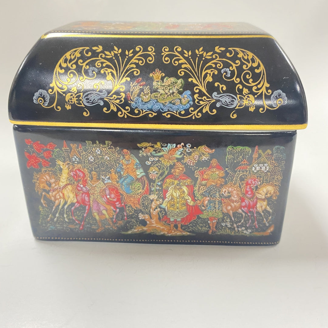 f641 Vintage USSR Porcelain Trinket Box Art Collectible Enchanted Princess Frog