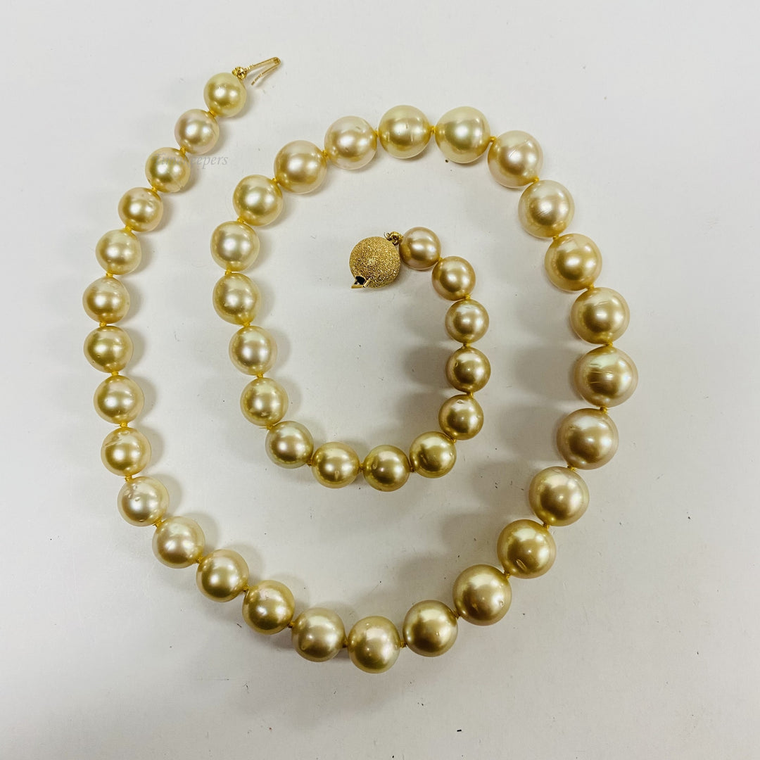 f688 Vintage Amamis Graduated Pearls 18" long Necklace 18L Yellow Gold Clasp