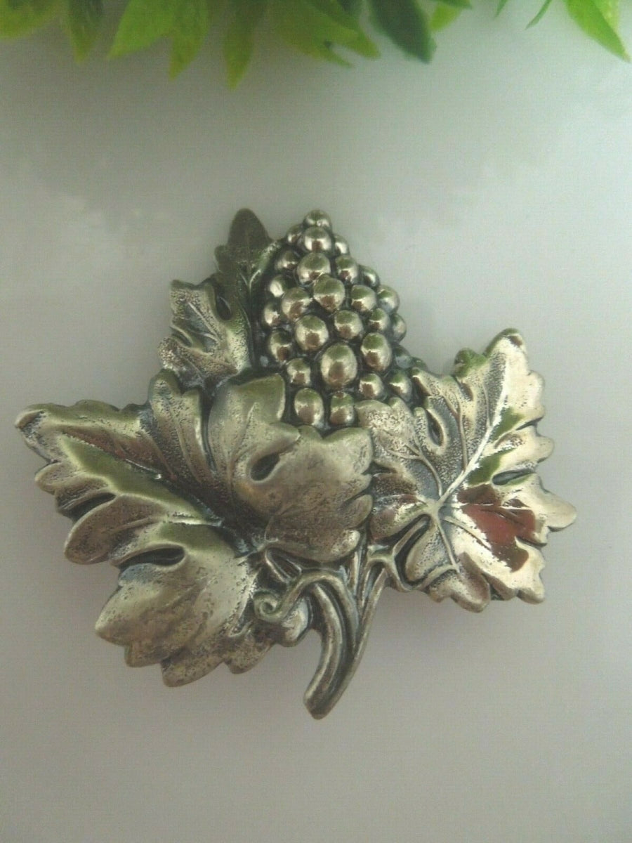 q499 Vintage Sterling Silver Grapes Wine Leaf Brooch Pin