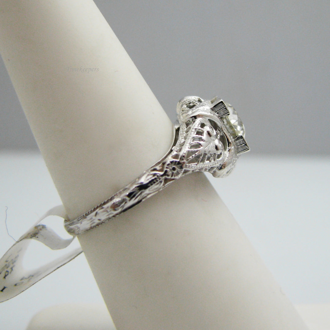 g003 Dazzling 18kt White Gold Diamond Engagement Ring