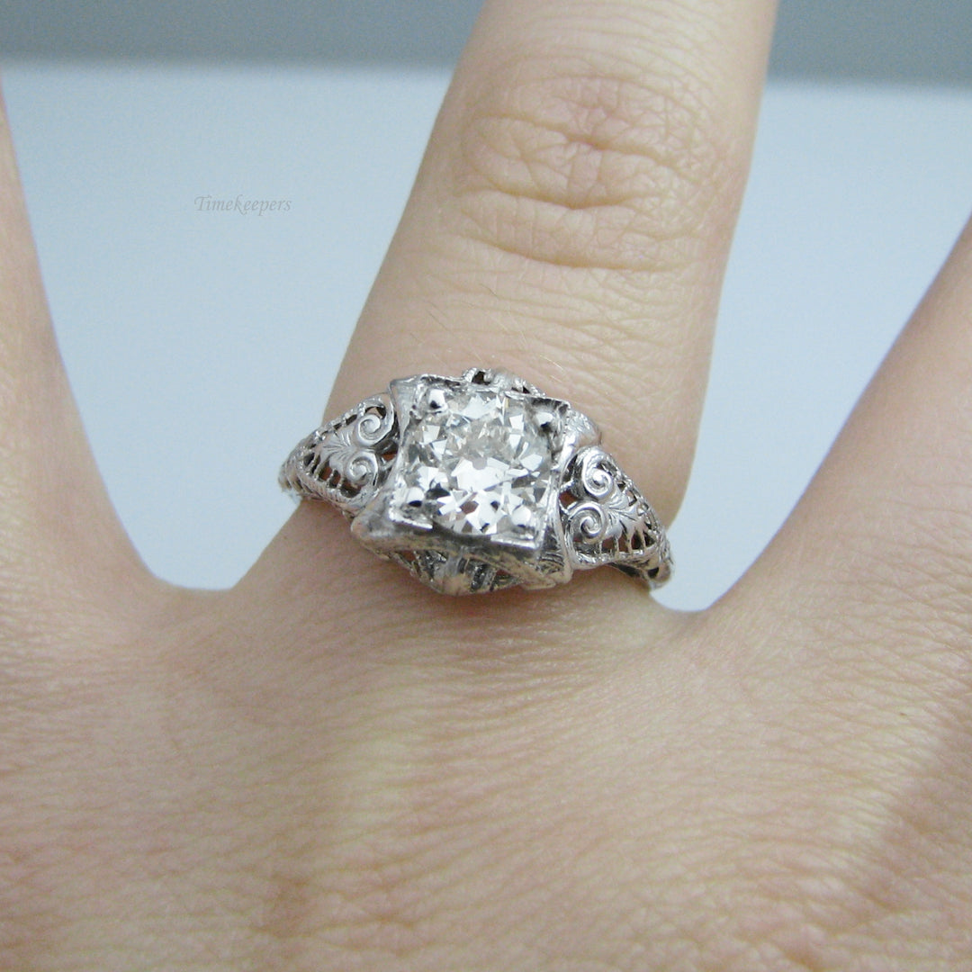 g003 Dazzling 18kt White Gold Diamond Engagement Ring