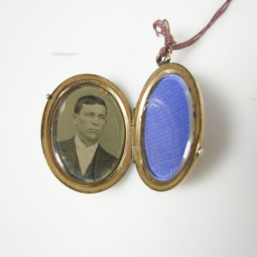 g034 Elegant 9k Yellow Gold Vintage Locket