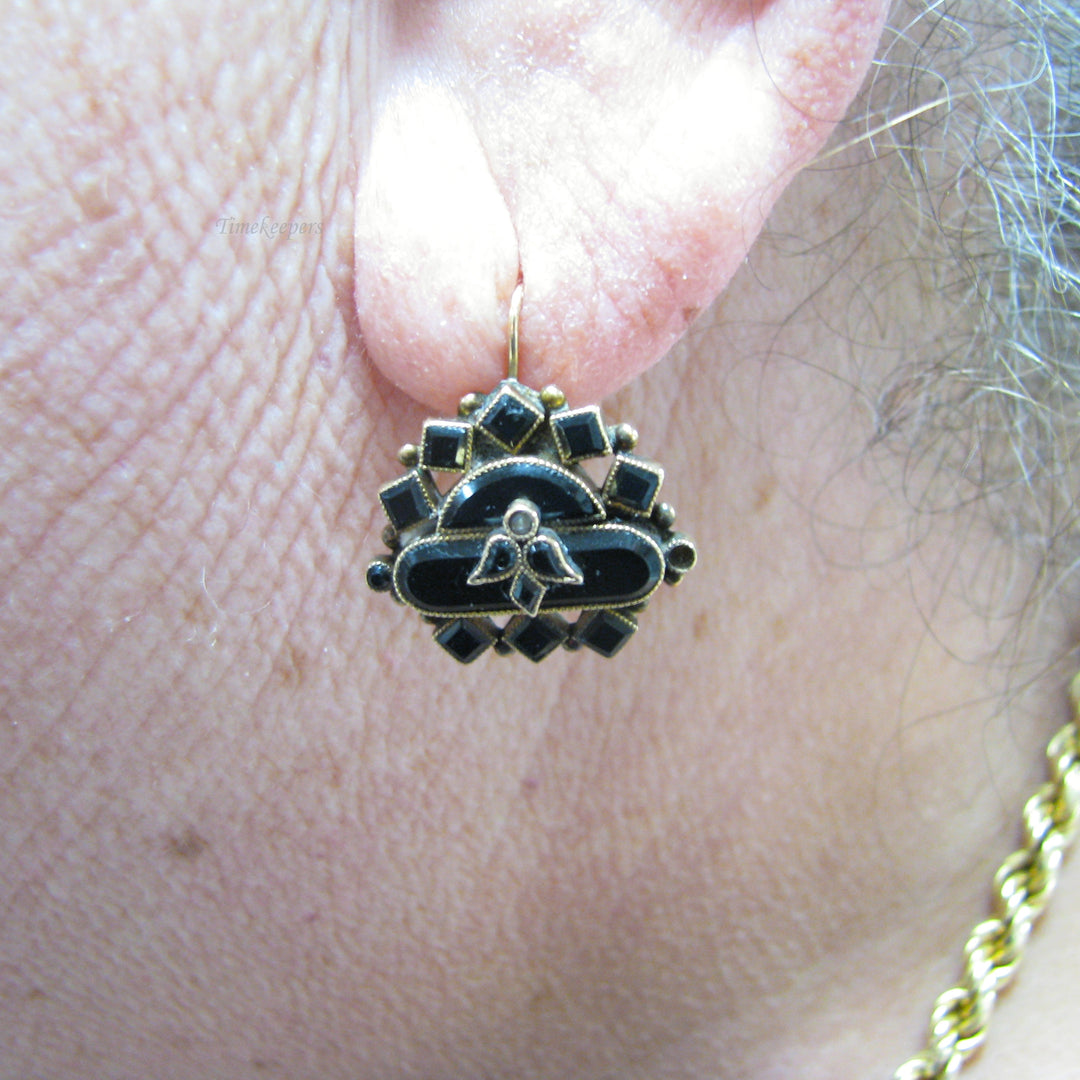 g038 Pretty 14k Yellow Gold Black Onyx Earrings