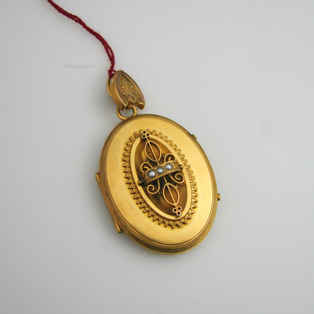 g070 Pretty Gold Filled Oval Locket