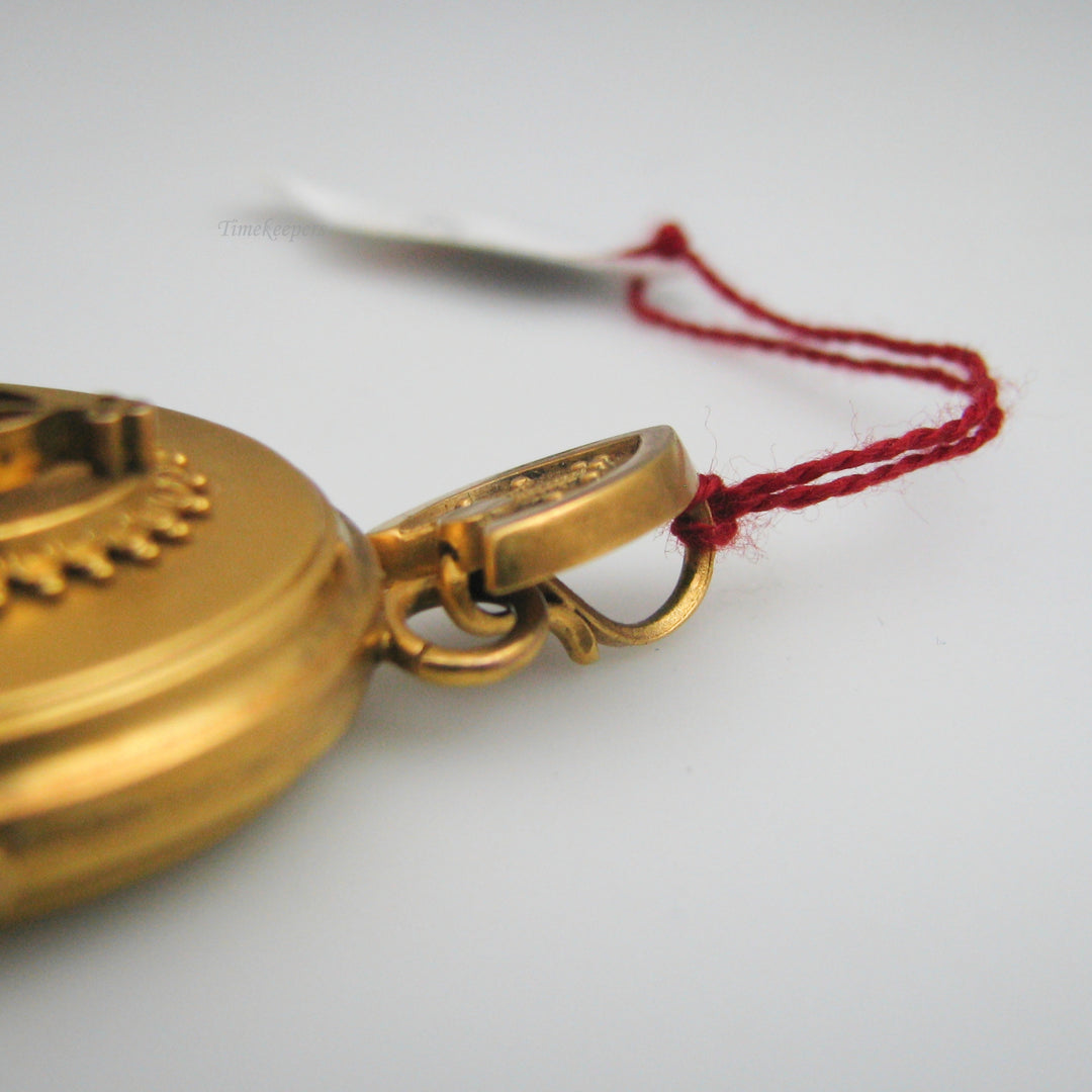 g070 Pretty Gold Filled Oval Locket