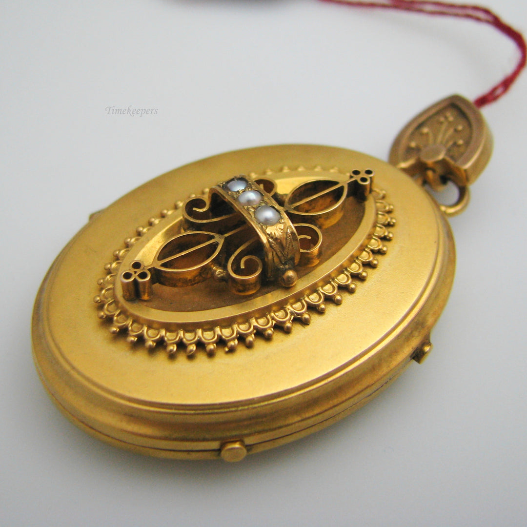 g070 Pretty Gold Filled Oval Locket