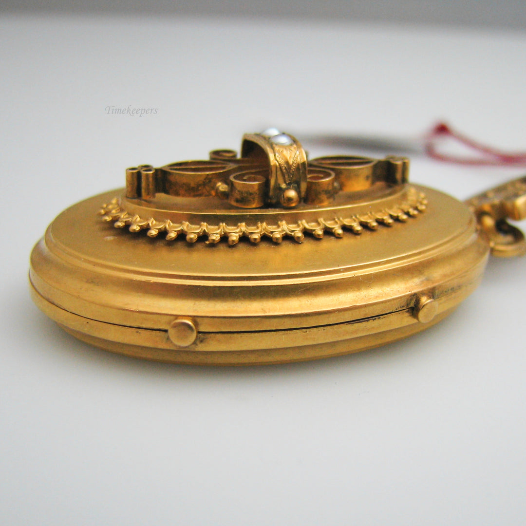 g070 Pretty Gold Filled Oval Locket