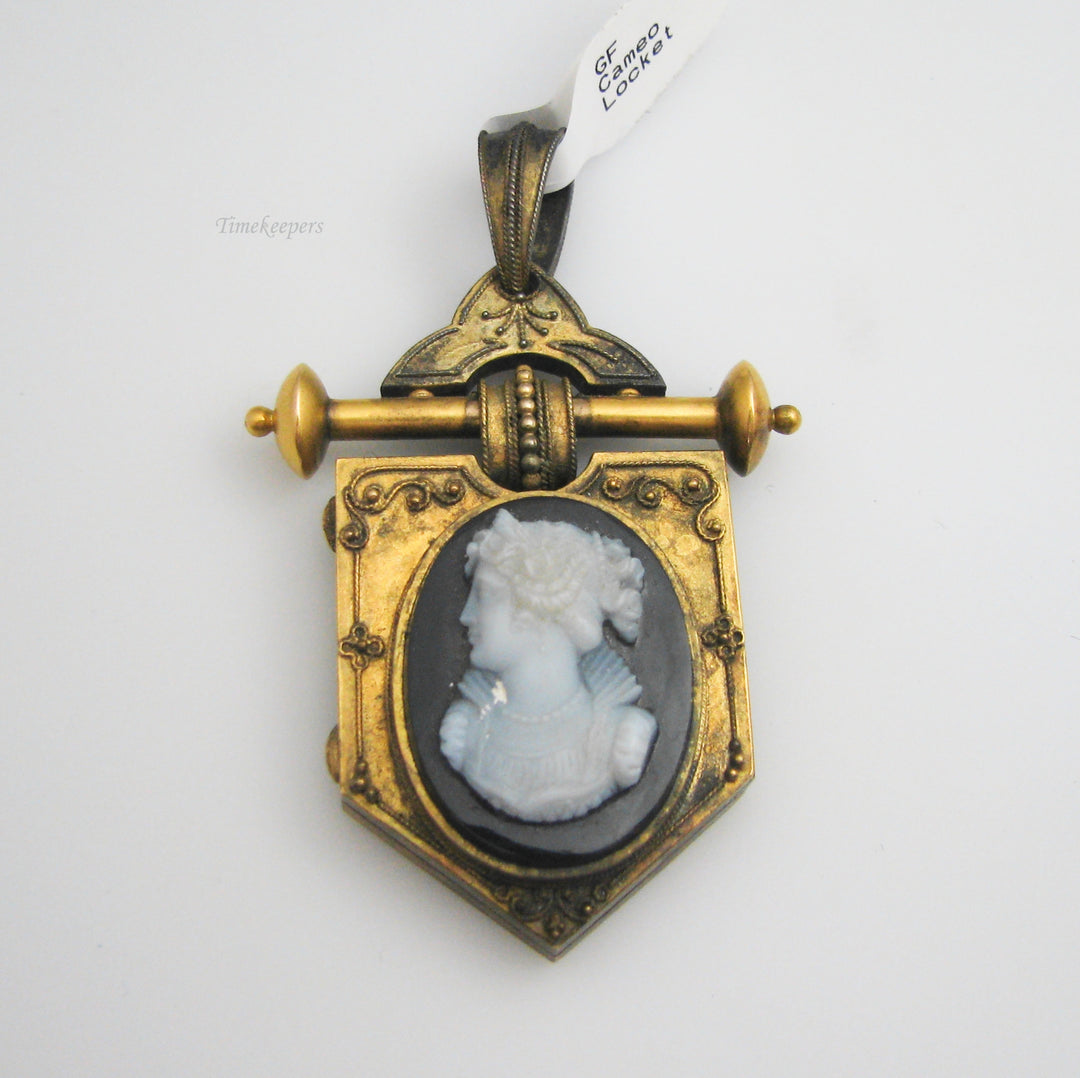g091 Antique Gold Filled Cameo Locket