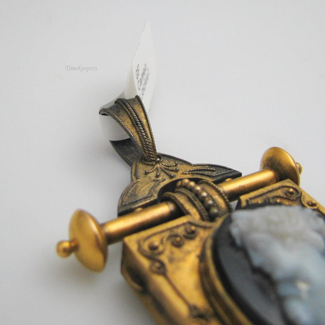 g091 Antique Gold Filled Cameo Locket