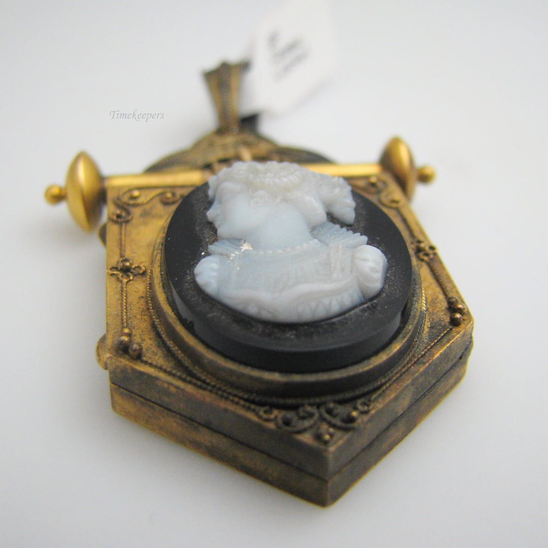 g091 Antique Gold Filled Cameo Locket