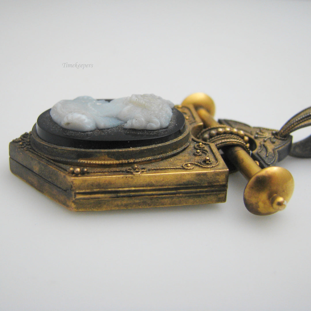 g091 Antique Gold Filled Cameo Locket