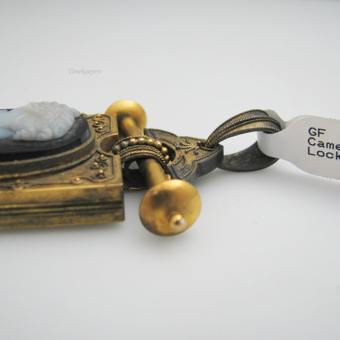 g091 Antique Gold Filled Cameo Locket