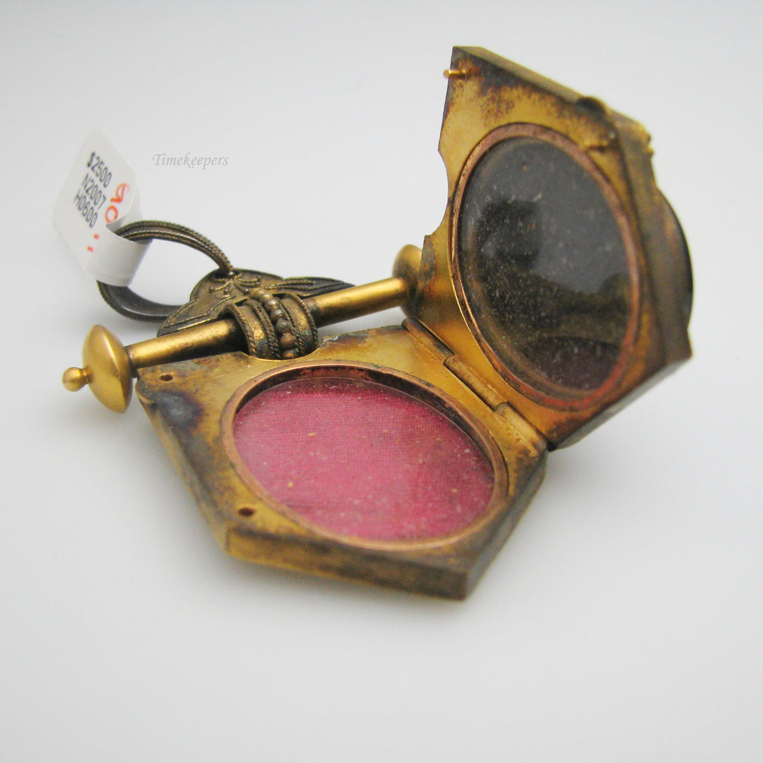 g091 Antique Gold Filled Cameo Locket