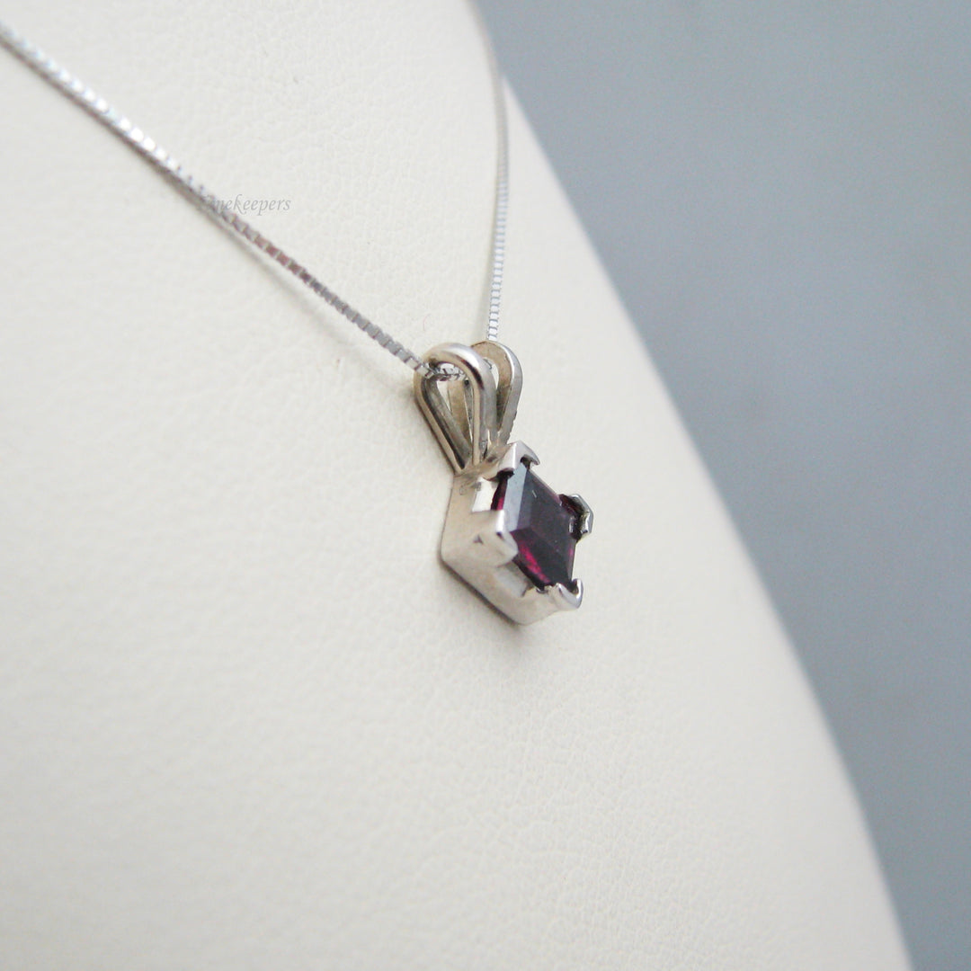 g112 Pretty 14kt White Gold 18" Synthetic Ruby Necklace