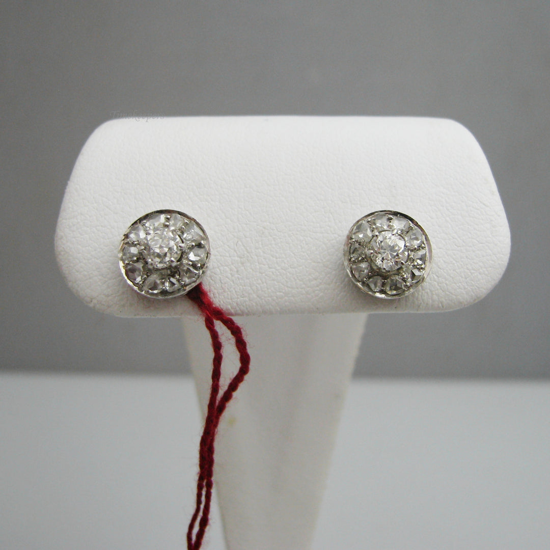 g117 Gorgeous 18k White Gold Diamond Stud Earrings