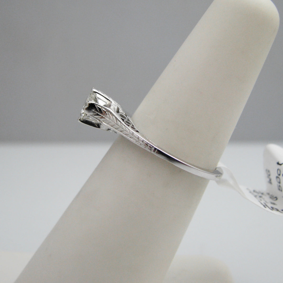 g125 Elegant 14k White Gold Diamond Engagement Ring