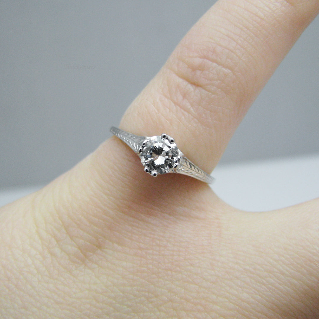 g125 Elegant 14k White Gold Diamond Engagement Ring