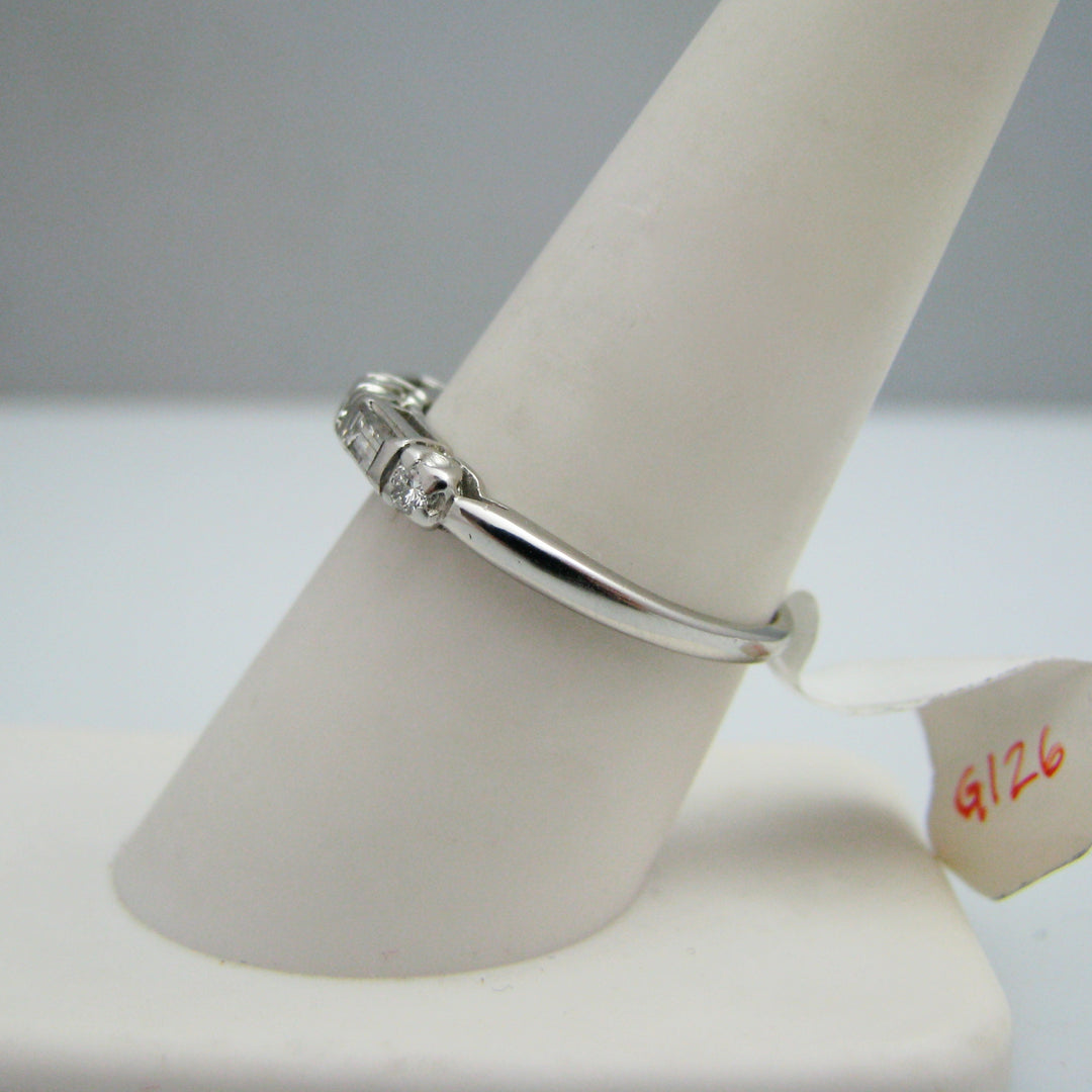 g126 Gorgeous Platinum Diamond Wedding Ring