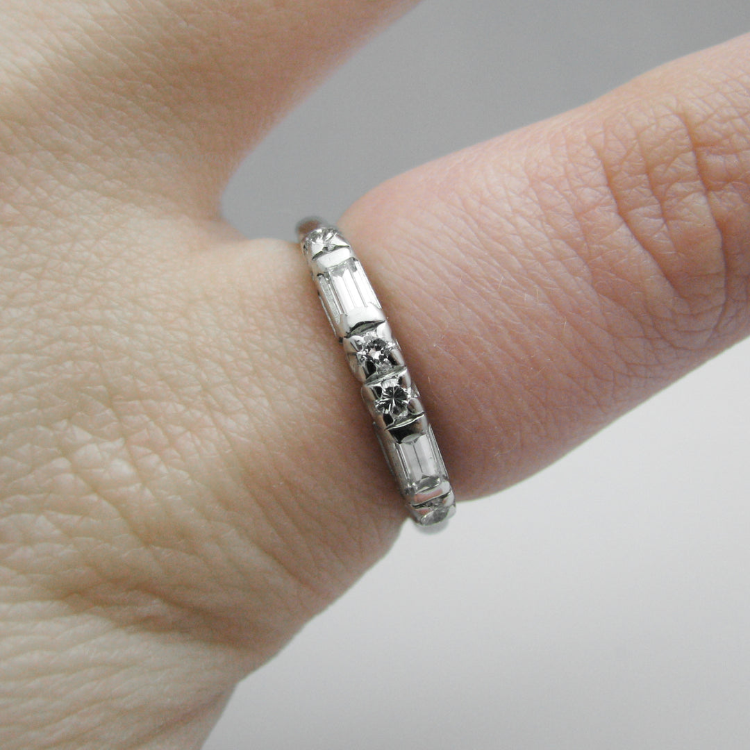 g126 Gorgeous Platinum Diamond Wedding Ring