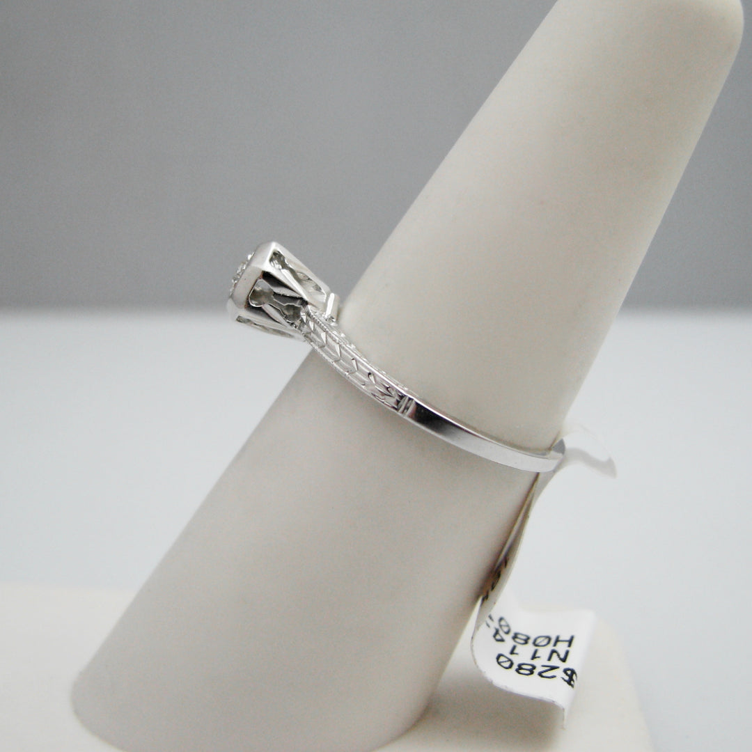 g129 Stunning 18k White Gold Diamond Engagement Ring