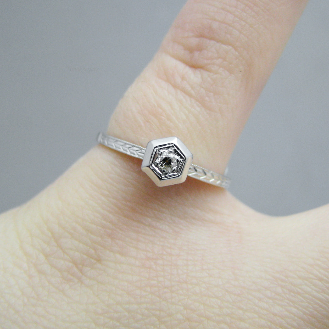 g129 Stunning 18k White Gold Diamond Engagement Ring