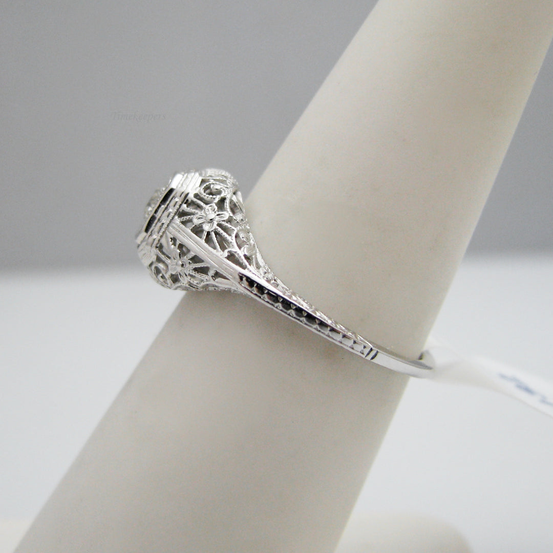 g132 Dazzling 18k White Gold Diamond Engagement Ring