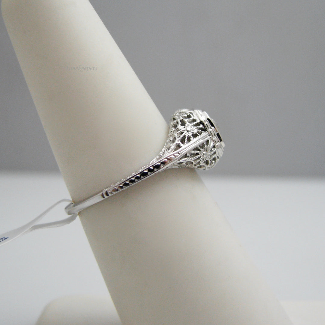 g132 Dazzling 18k White Gold Diamond Engagement Ring