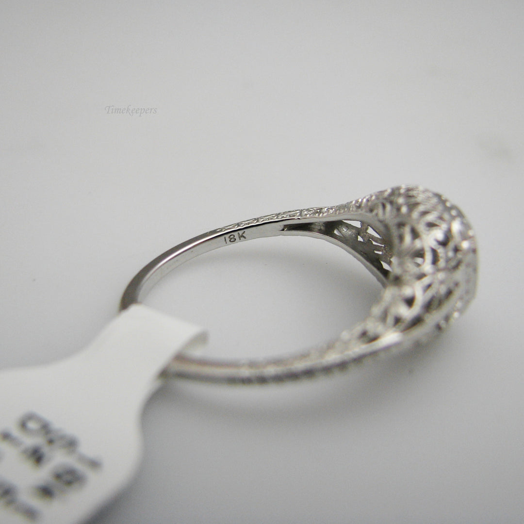g132 Dazzling 18k White Gold Diamond Engagement Ring