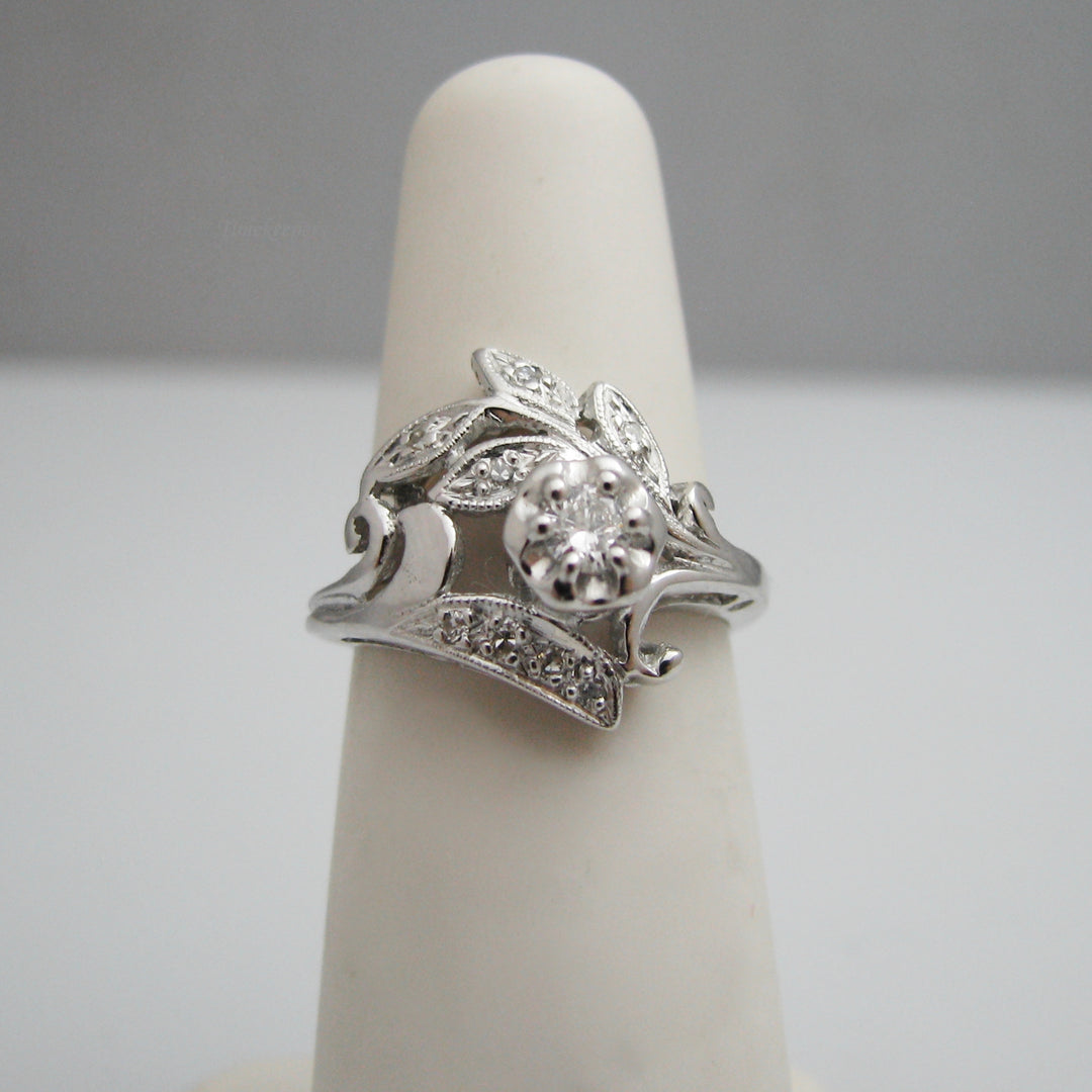 g133 Unique 14k White Gold Diamond Engagement Ring