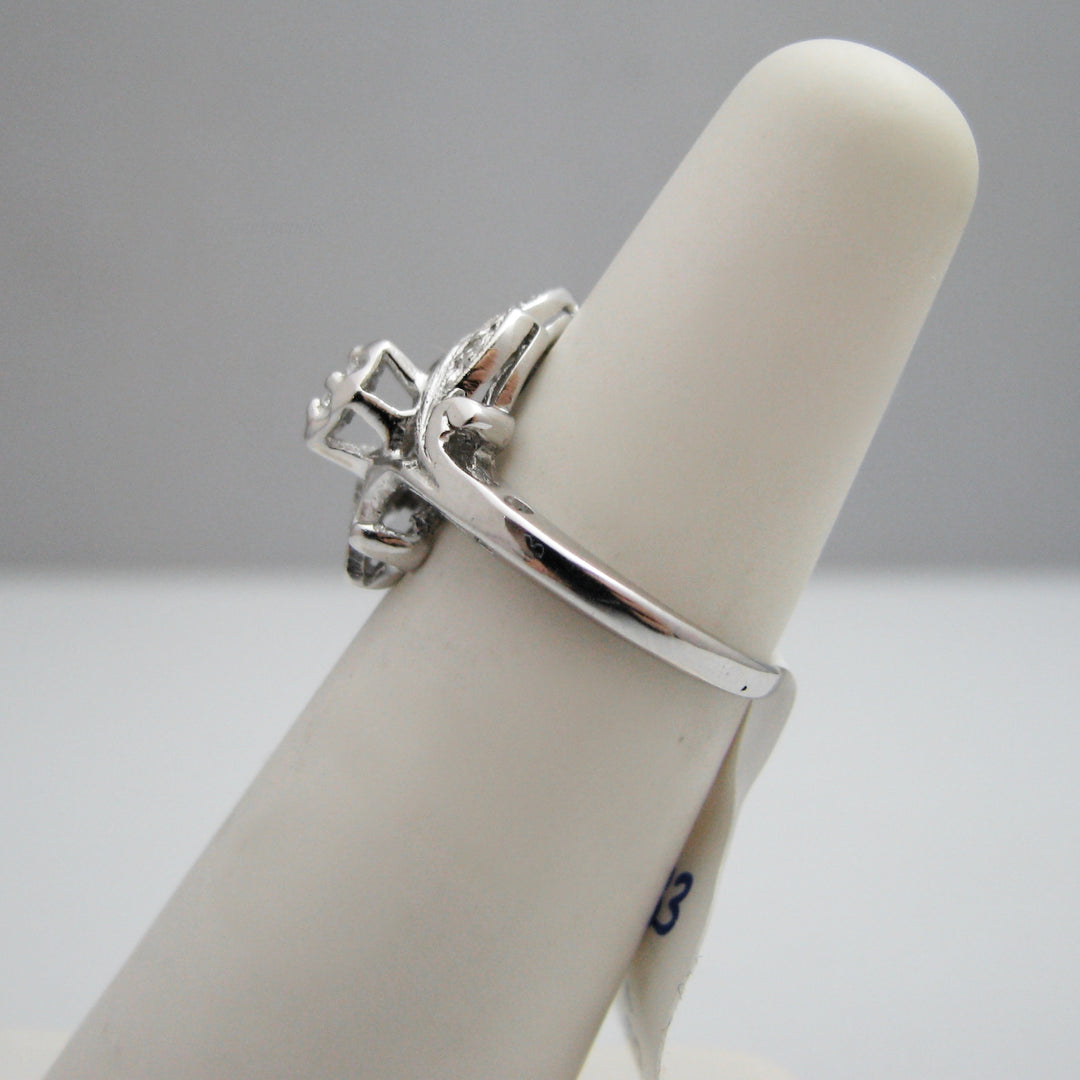 g133 Unique 14k White Gold Diamond Engagement Ring