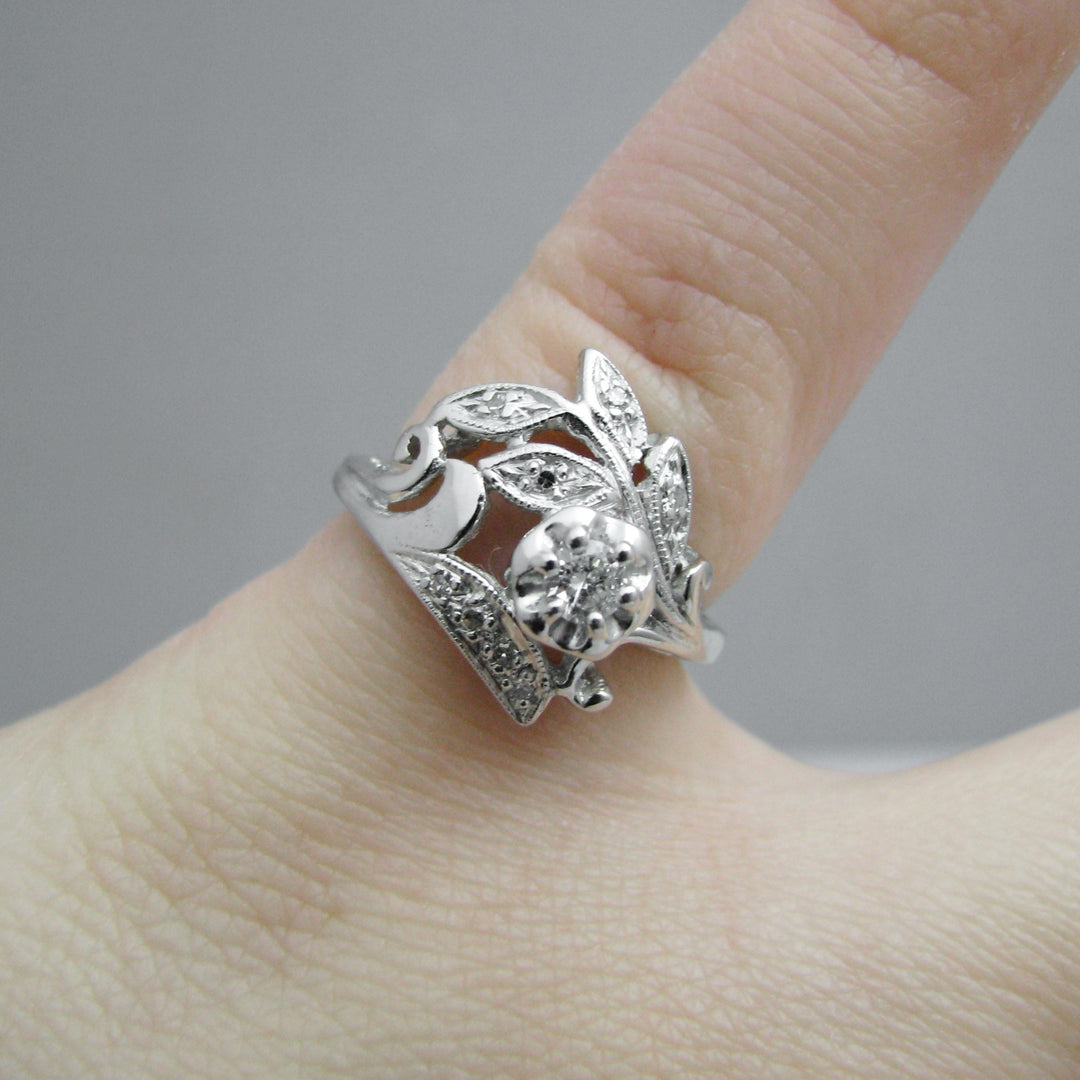 g133 Unique 14k White Gold Diamond Engagement Ring