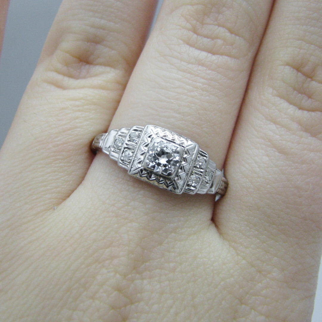 g135 Brilliant 18k White Gold Diamond Engagement Ring