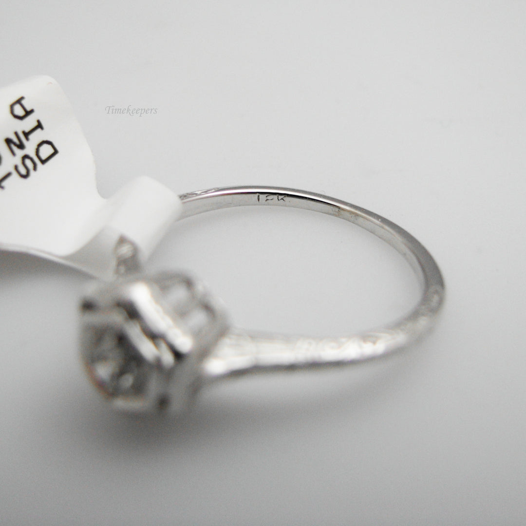 g136 Pretty 18k White Gold Diamond Engagement Ring