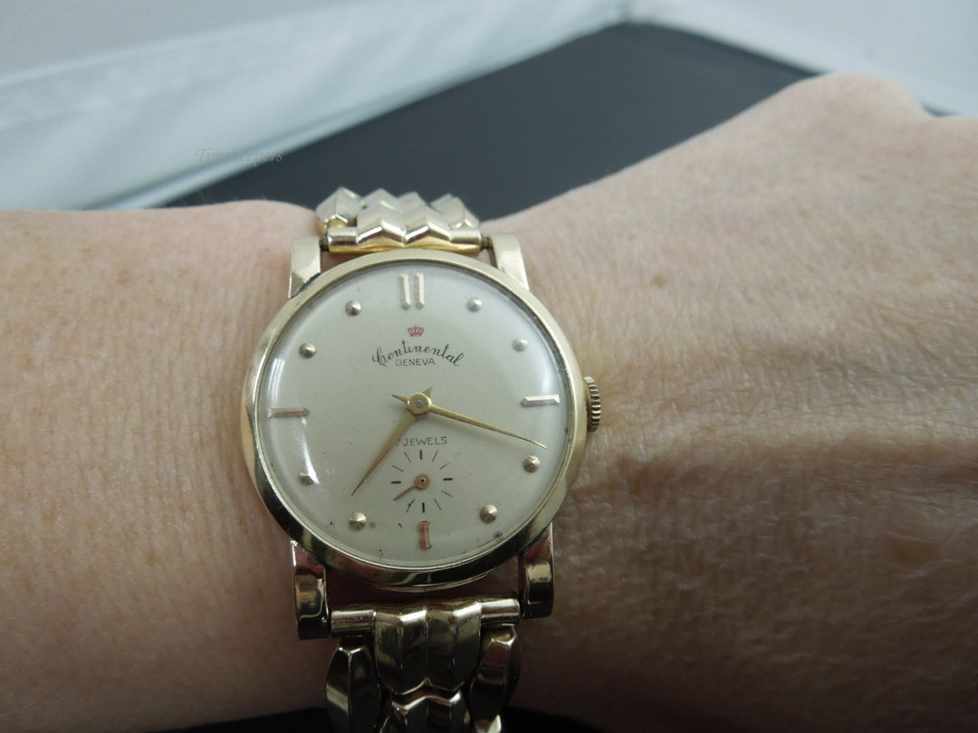 g344 Gorgeous 14kt Gold Geneva Continental Woman's Watch with 17 Jewels