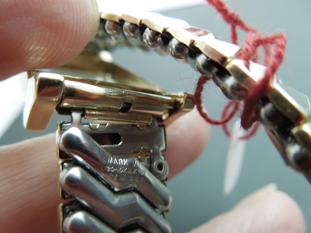 g346 Very Beautiful Delta Woman's Watch with 17 Jewels