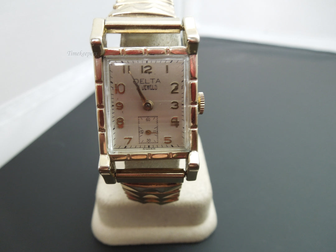 g346 Very Beautiful Delta Woman's Watch with 17 Jewels