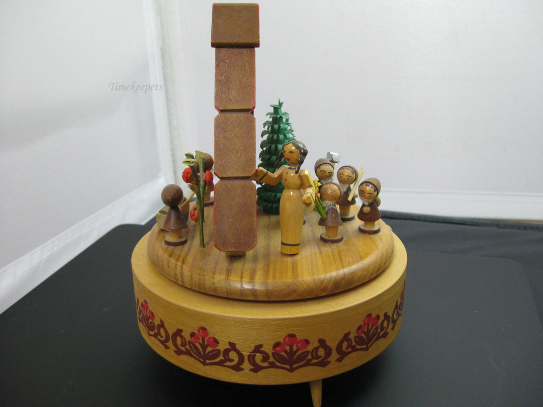g391 Unique German made Wooden Music Box depicting Snow White &amp; the 7 Dwarfs