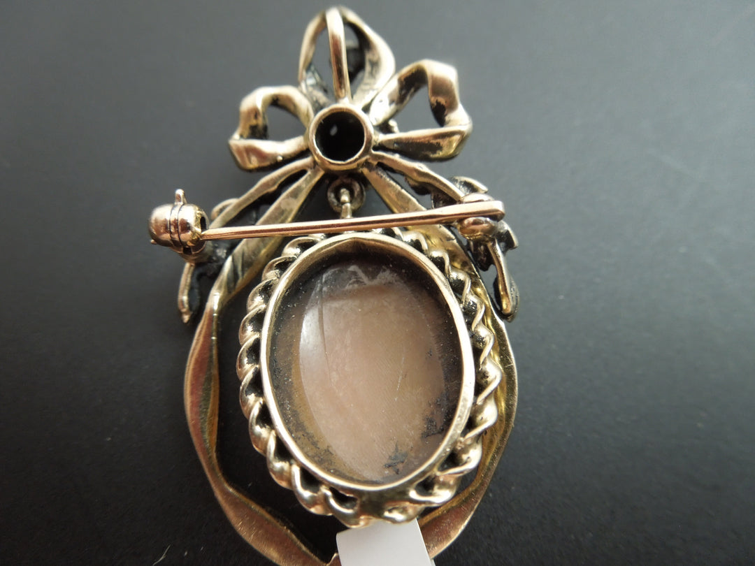g404 Beautiful 14 Kt Yellow Gold Cameo Pin/Pendant Showcasing 2 Pearls