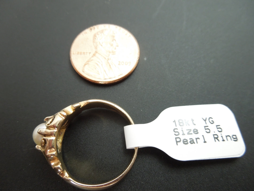 g408 Classic 18kt Yellow Gold Ring with a Center Pearl