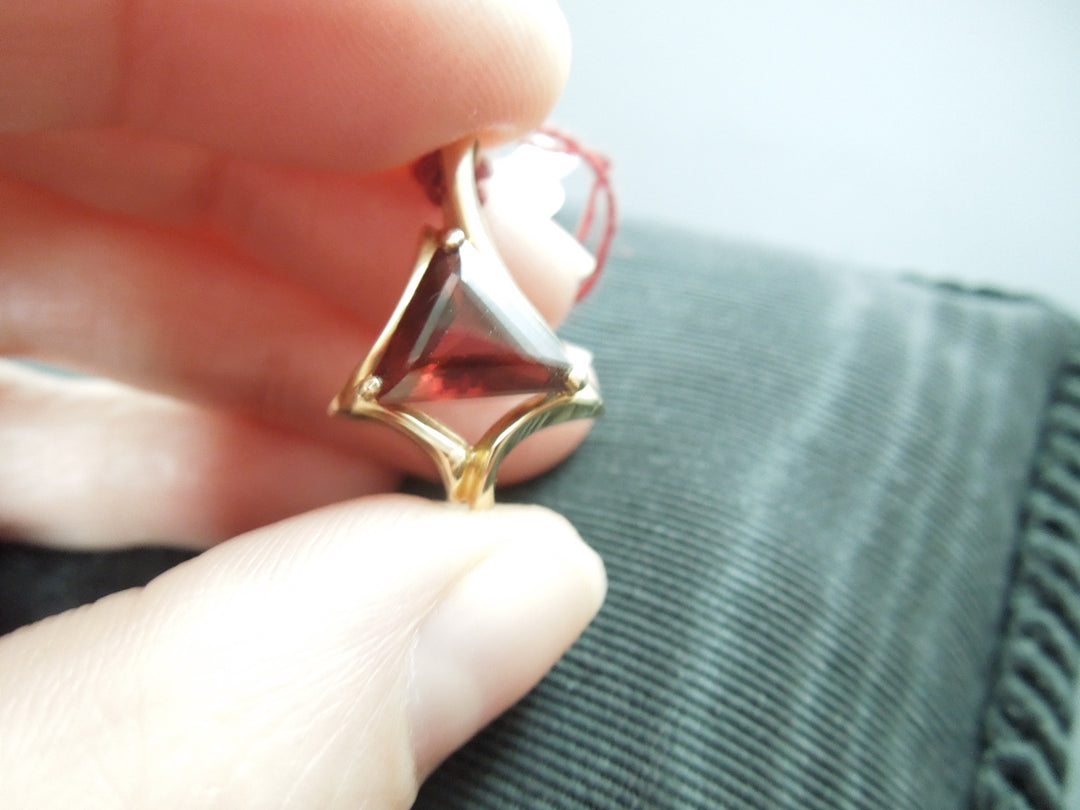 g410 Unique 14kt Yellow Gold Garnet Pendant