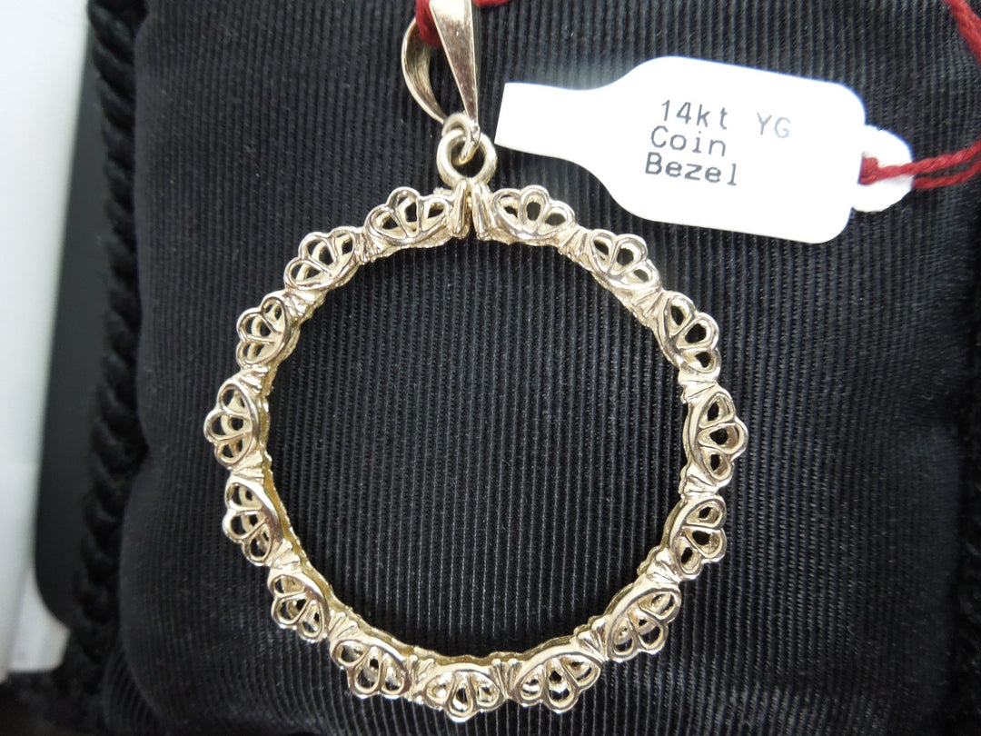 g441 Beautiful 14kt Yellow Gold Coin Bezel with Bail