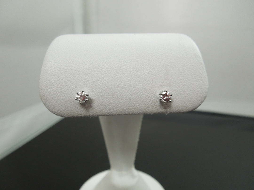 g444 Classic White Gold .24 tcw Round Diamond Stud Earrings