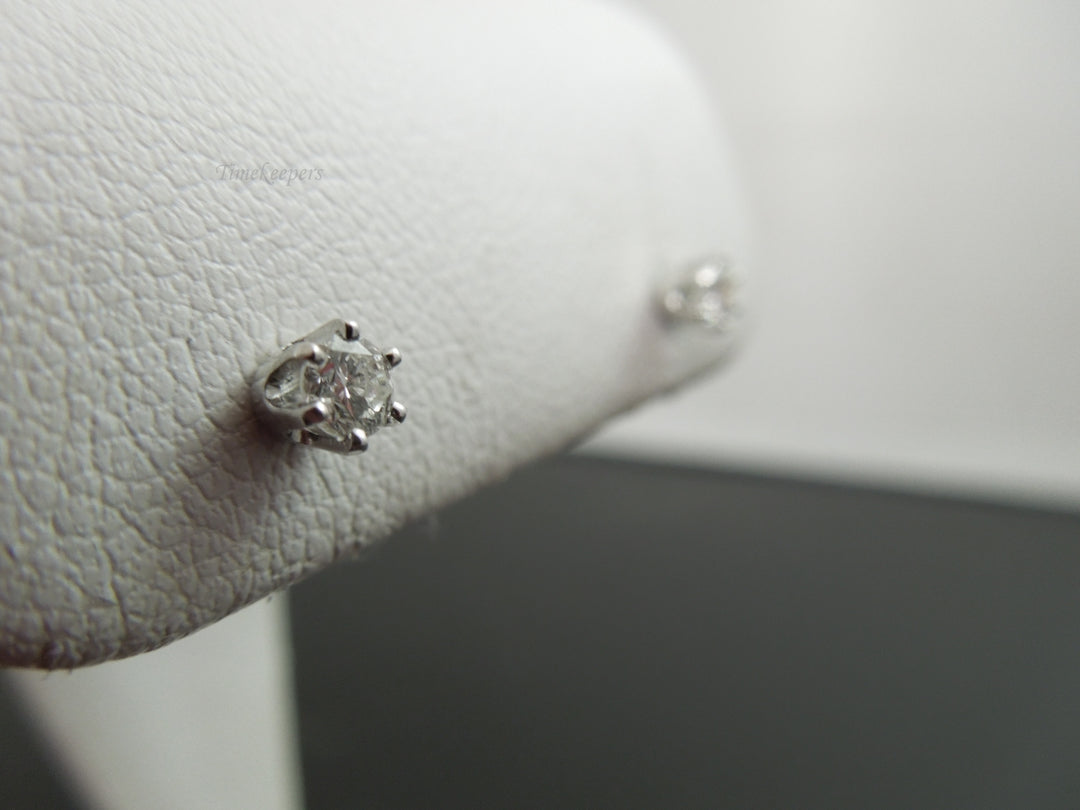 g444 Classic White Gold .24 tcw Round Diamond Stud Earrings