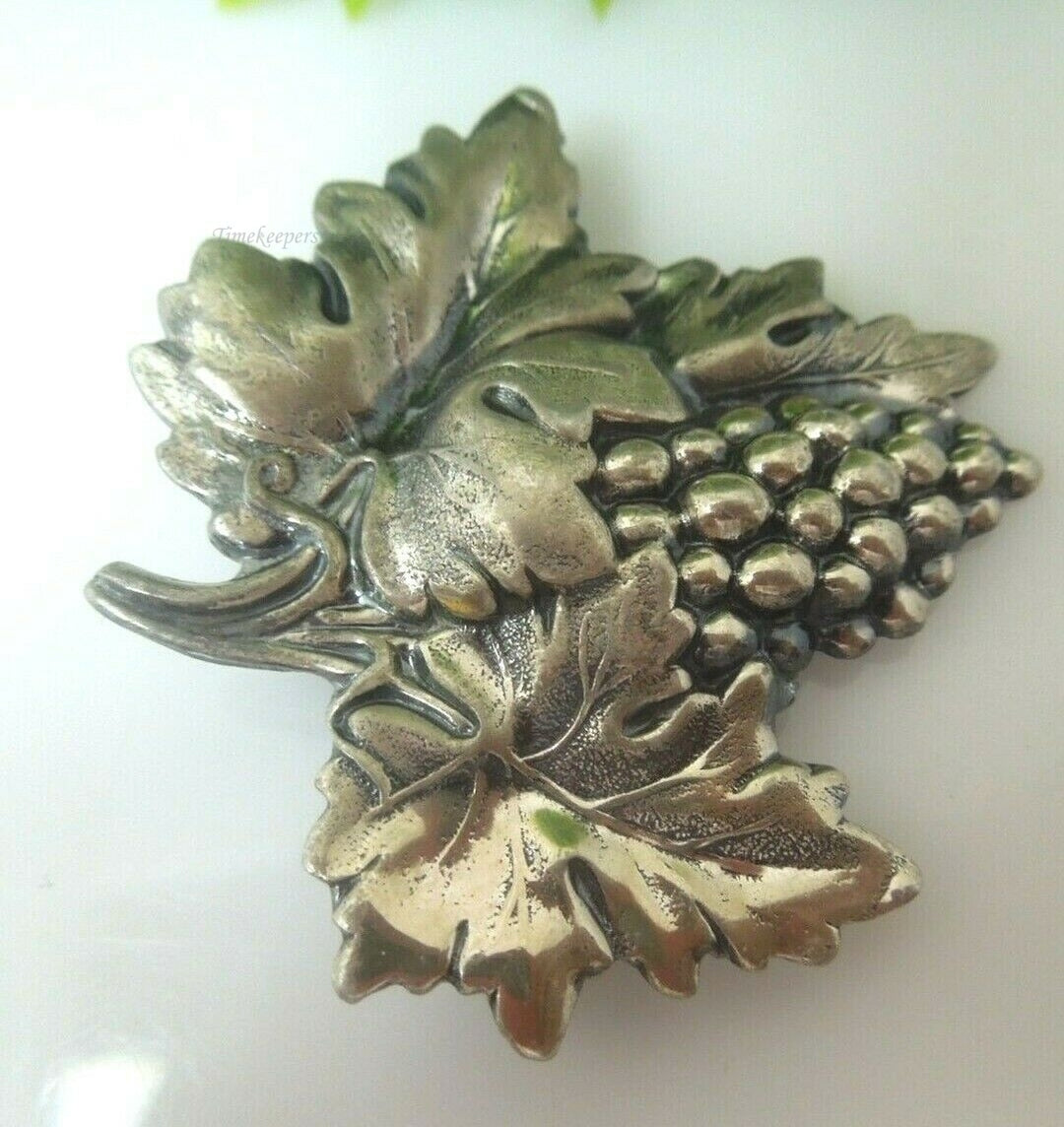 q499 Vintage Sterling Silver Grapes Wine Leaf Brooch Pin