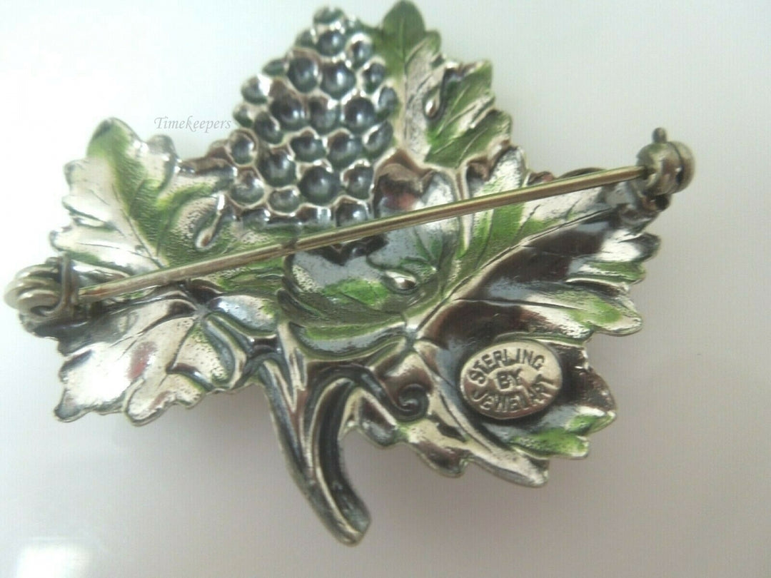 q499 Vintage Sterling Silver Grapes Wine Leaf Brooch Pin