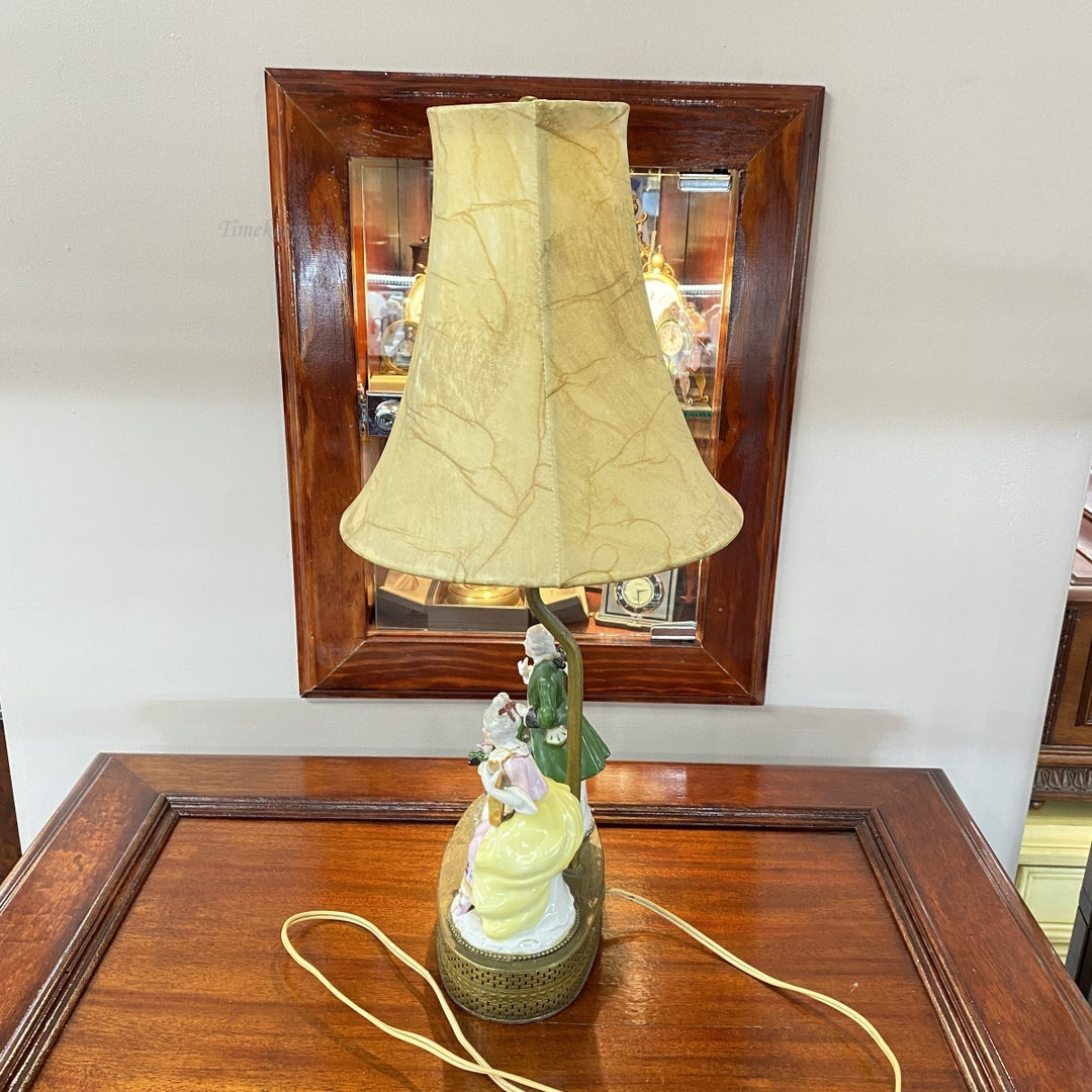 m053 Vintage Collectible Ceramic Figurines Desk Electric Lamp