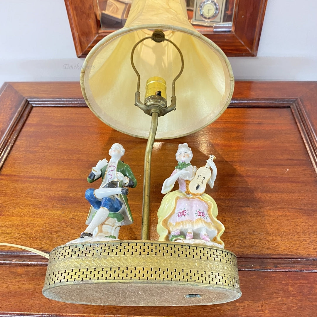 m053 Vintage Collectible Ceramic Figurines Desk Electric Lamp
